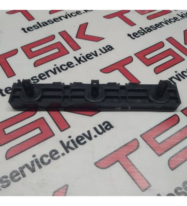 Направляющая накладки порога лев/прав задняя {MS_MSR}, Tesla Model S (OEM 1003691-00-B)