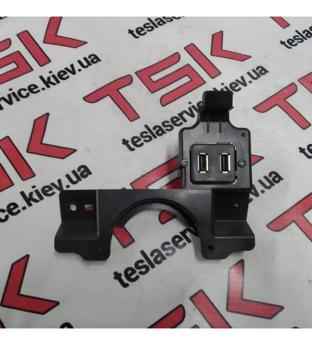Порт USB {MS_MSR}, Tesla Model S (OEM 1004815-01-B)