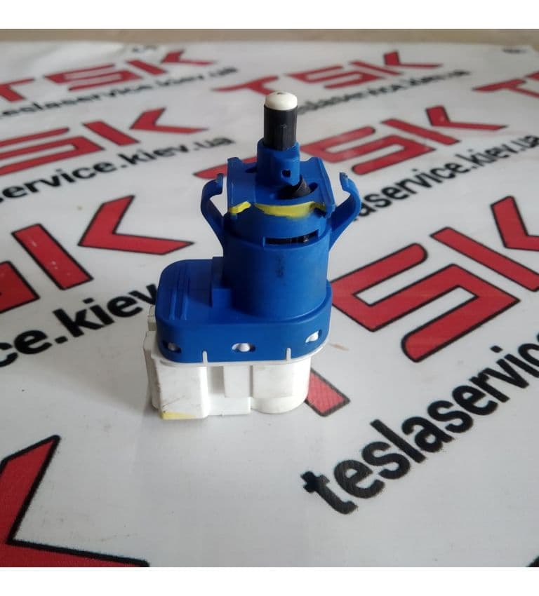 Выключатель стоп сигнала (Лягушка) {MS_MSR_MX}, Tesla Model S (OEM 1005124-00-A)