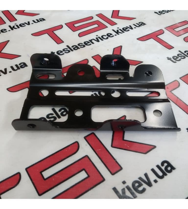 Кронштейн компрессора кондиционера, Tesla Model S (OEM 1006079-00-D)