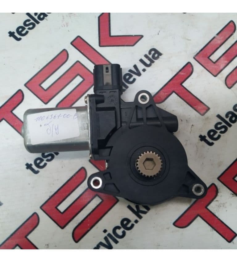 Мотор привода люка, правый {MS_MSR}, Tesla Model S (OEM 1006361-00-B)