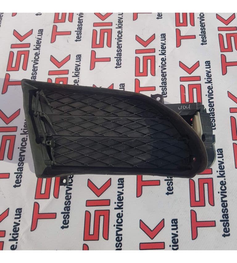Люверс левый, Tesla Model S (OEM 1007268-00-F)