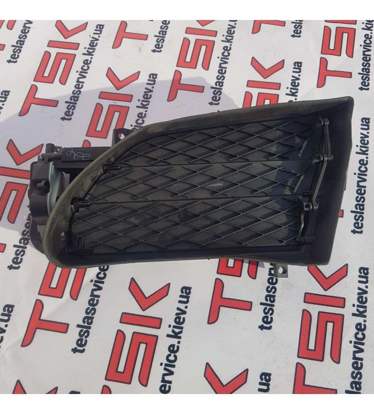 Люверс правый, Tesla Model S (OEM 1007269-00-F)