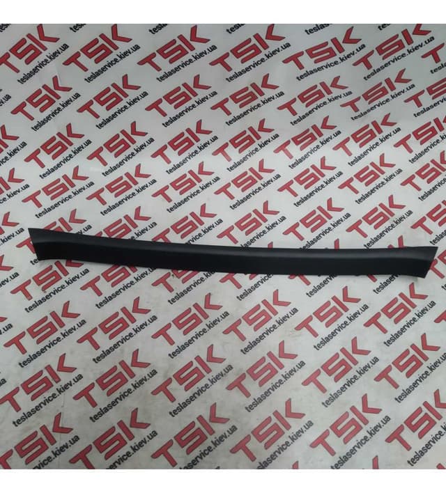 Накладка крышки багажника, верхняя часть {MS_MSR}, Tesla Model S (OEM 1009236-00-H)