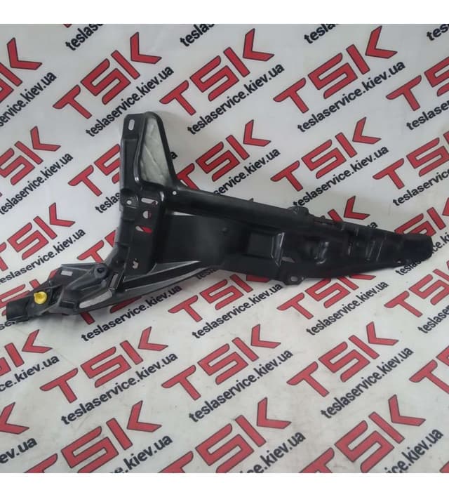 Кронштейн стойки С, левый {MS_MSR}, Tesla Model S (OEM 1009272-00-F)