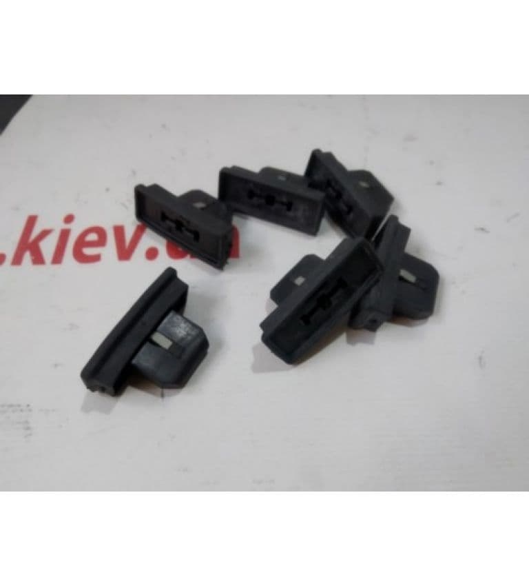Клипса крепления накладки TESLA крышки багажника {MS_MSR}, Tesla Model S (OEM 1011686-00-A)