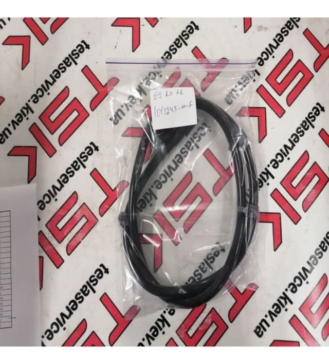 Дренажная трубка панорамной крыши задняя правая, Tesla Model S (OEM 1013245-00-F)