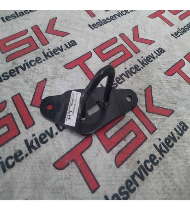 ASY - HIP STRIKER LH, Tesla Model S (OEM 1013626-00-C)