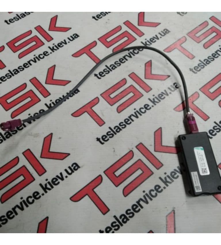 Усилитель антены, Tesla Model S (OEM 1030587-00-A)