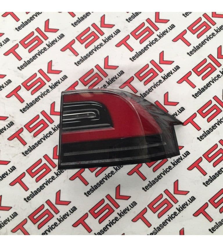 Фонарь задний наружный правый (EUR), Tesla Model X (OEM 1034335-00-B)