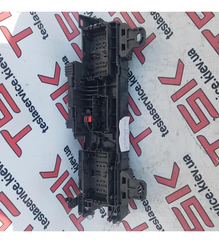 Блок предохранителей, Tesla Model S (OEM 1034405-00-D)