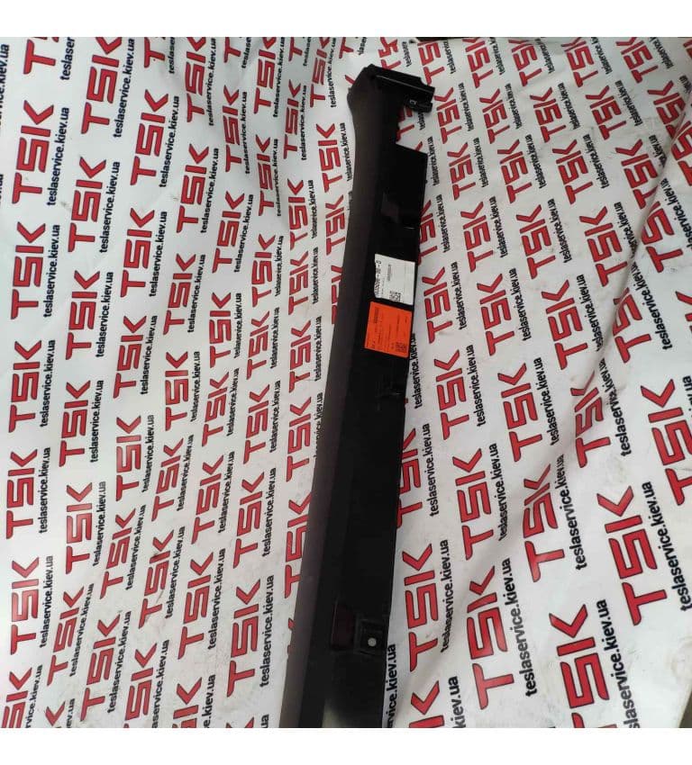 Накладка порога левая, Tesla Model X (OEM 1035096-00-D)