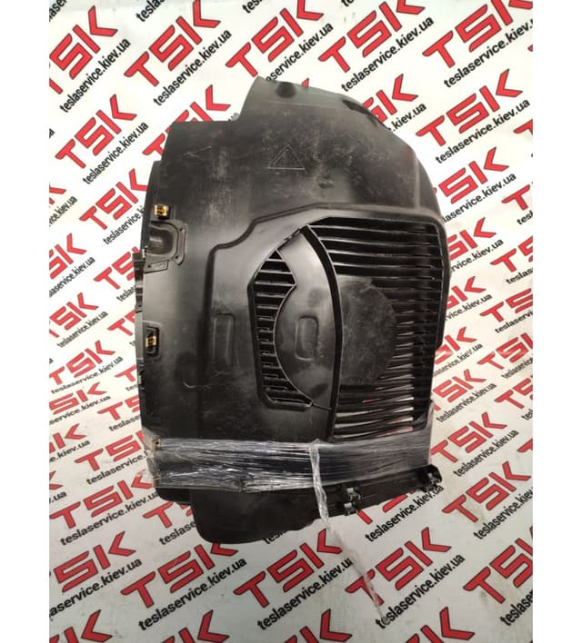 Подкрылок передний правый, передняя часть 4WD, Tesla Model S (OEM 1036889-00-E)