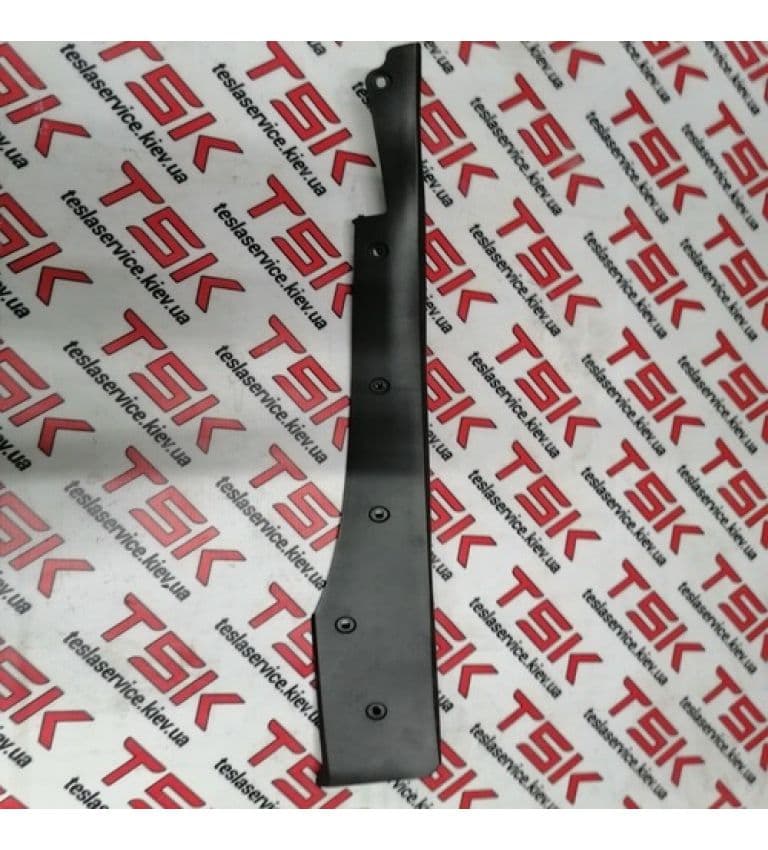 Пластик под датчик передней правой двери MX, Tesla Model X (OEM 1042411-00-D)