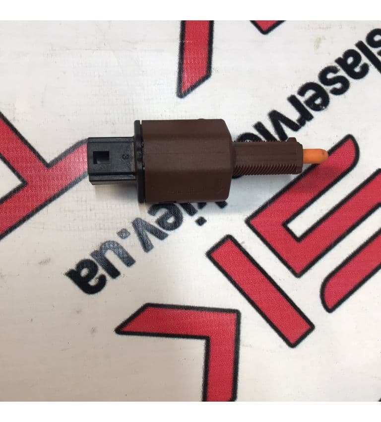 Выключатель тормозов, Tesla Model Y (OEM 1044681-00-B)
