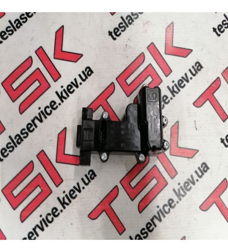 Привод двери передней правой, Tesla Model X (OEM 1045354-00-B)