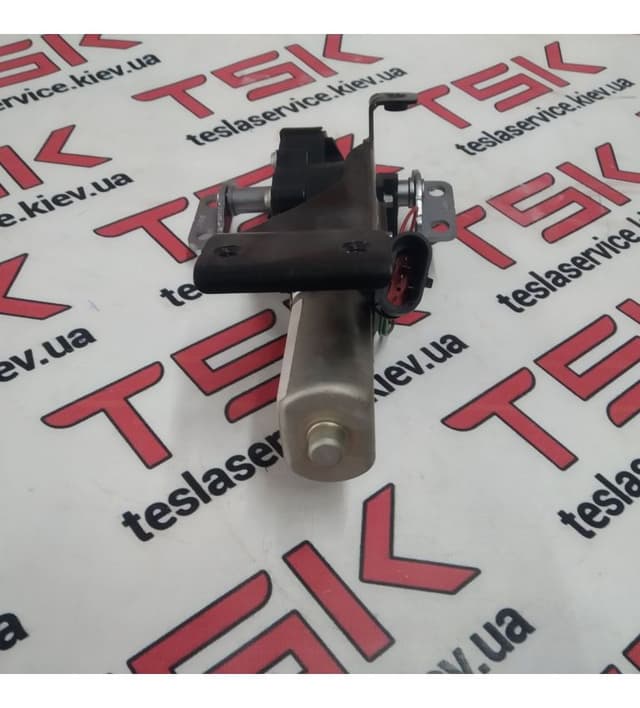 Мотор привода спойлера, Tesla Model X (OEM 1046657-00-C)