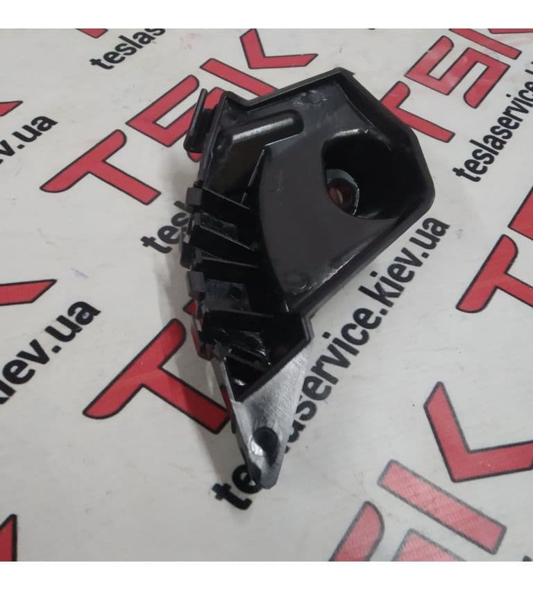 Направляющая крыла переднего правого (ракушка), Tesla Model X (OEM 1047093-00-H)