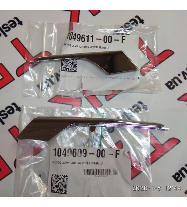 Накладка люверса верхняя левая хром, Tesla Model X (OEM 1049609-00-F)