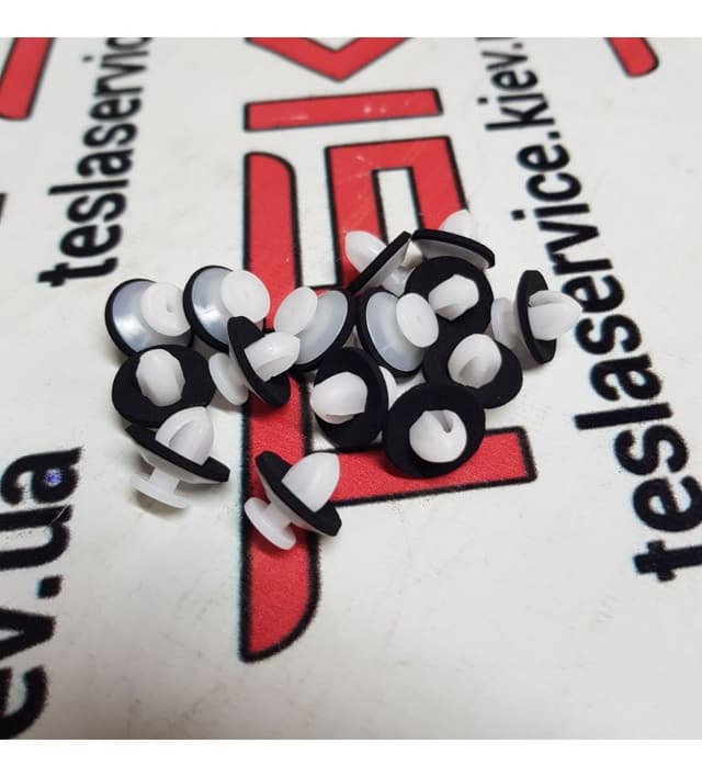 Клипса крепежная 7x0.7X1.2, Tesla Model X (OEM 1049890-00-B)