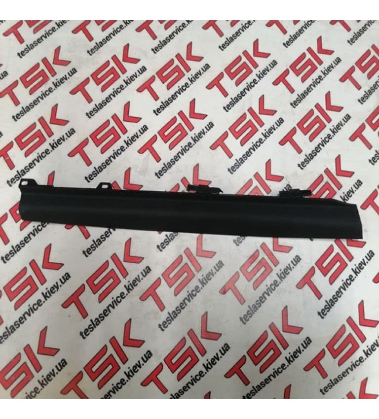 Облицовка двери задней левой средняя PROV BLK, Tesla Model X (OEM 1051547-02-C)