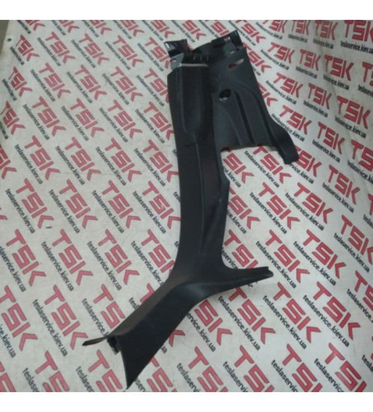 Облицовка стойки C нижняя правая LTHR BLK {MS_MSR}, Tesla Model S (OEM 1051769-02-C)
