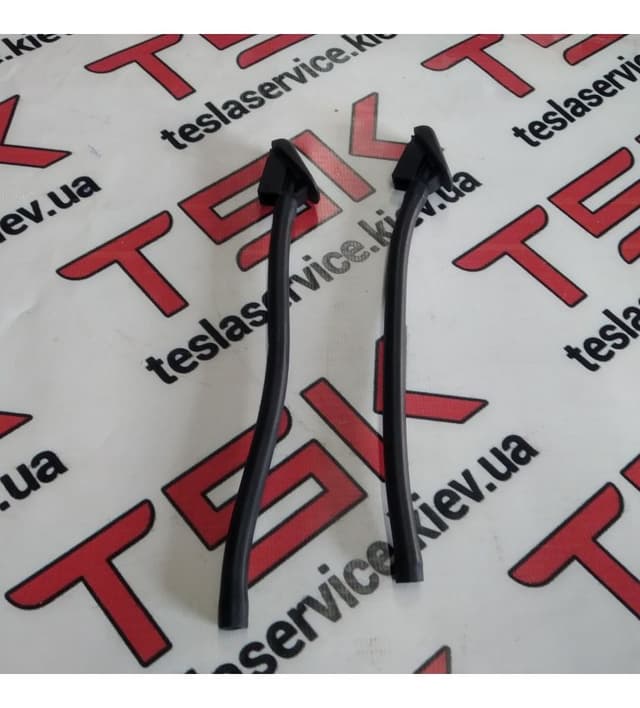 Форсунка стеклоомывателя {MS_MSR}, Tesla Model S (OEM 1052887-00-C)