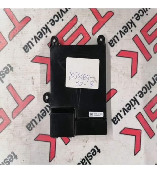 Блок управления 2-го ряда сидений, Tesla Model X (OEM 1054069-00-G)