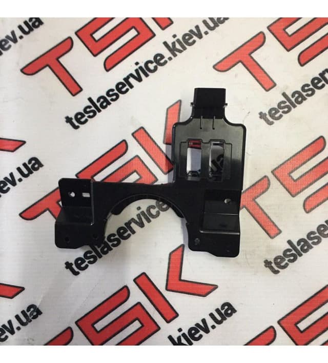 Кронштейн USB, антенны пассивного доступа центральной консоли MX, Tesla Model X (OEM 1055226-00-A)