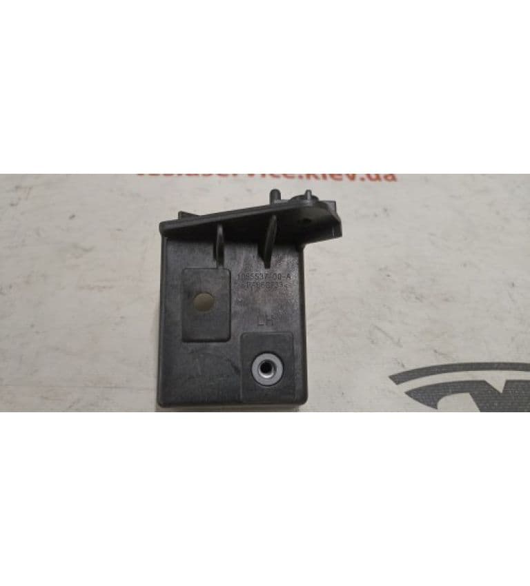 Направляющая фары левой, пластик 4WD, Tesla Model S (OEM 1055537-00-A)