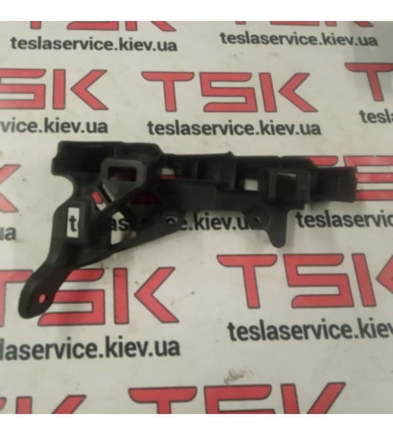 Кронштейн стойки С левой задней двери, Tesla Model X (OEM 1056083-00-C)