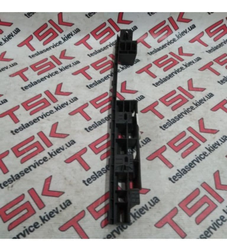 Кронштейн порога задней левой двери, нижний, Tesla Model X (OEM 1056095-00-B)