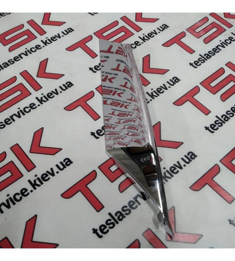 Накладка люверса верхняя левая хром, Tesla Model S (OEM 1056378-00-C)