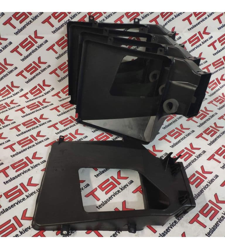 Диффузор радиатора кондиционера правый, Tesla Model S (OEM 1058024-00-C)