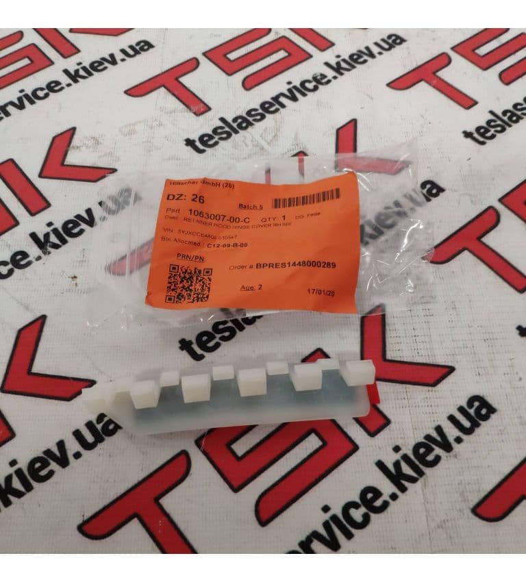 Кронштейн накладки панели дворников правой, Tesla Model X (OEM 1063007-00-C)