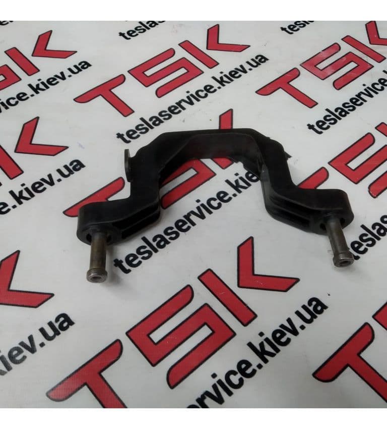 Скоба кронштейна компрессора пневмоподвески, верхняя, Tesla Model S (OEM 1064674-00-B)