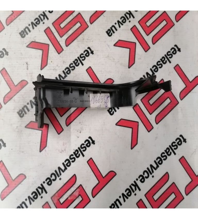 Кронштейн коврового покрытия заднего багажника правый, Tesla Model X (OEM 1066956-00-D)