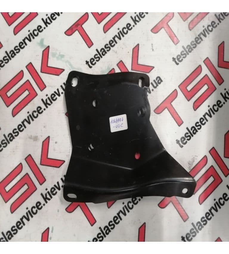 Кронштейн крепления компрессора кондиционера 2WD, Tesla Model S (OEM 1068997-00-C)