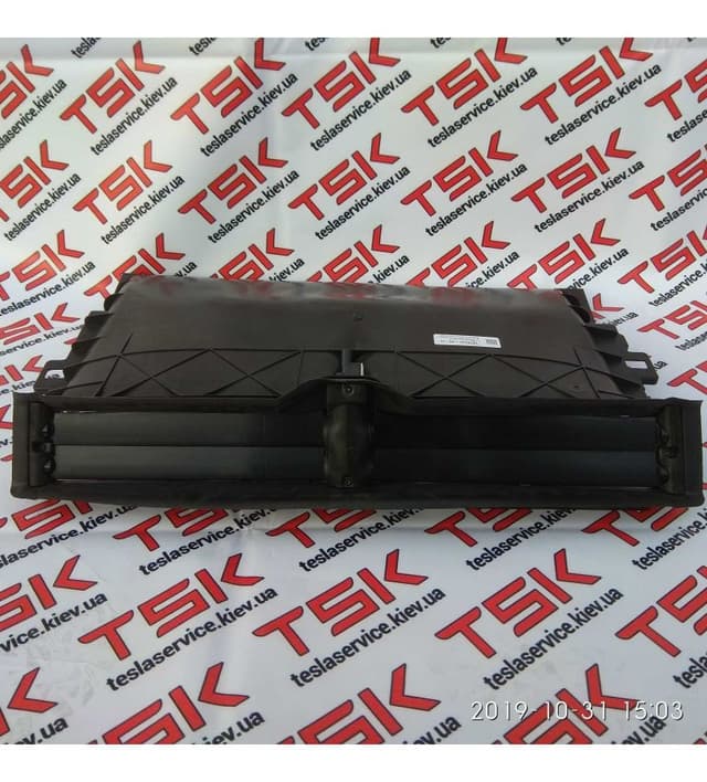 Корпус люверсы центральной (сборка), Tesla Model S (OEM 1076732-00-H)