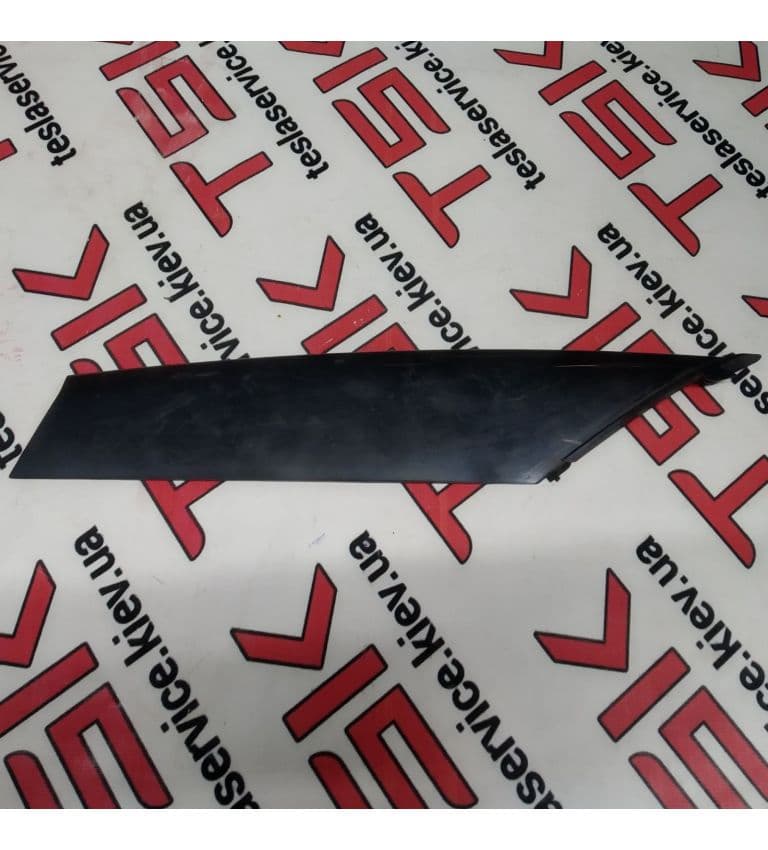 Накладка люверса нижняя левая (BLACK), Tesla Model S (OEM 1079635-00-A)