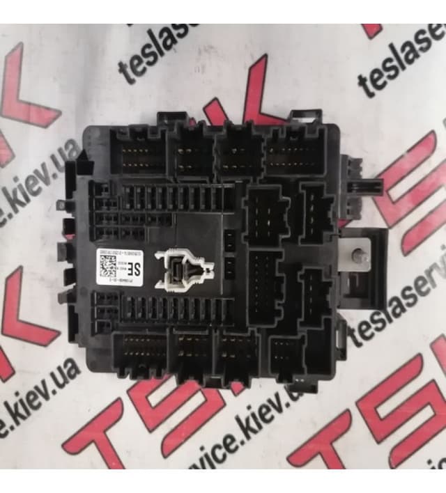 Блок предохранителей передний EFUSE, Tesla Model S (OEM 1094409-00-E)