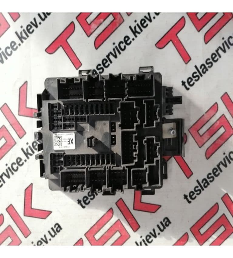 Блок предохранителей EFUSE, Tesla Model X (OEM 1094409-01-E)