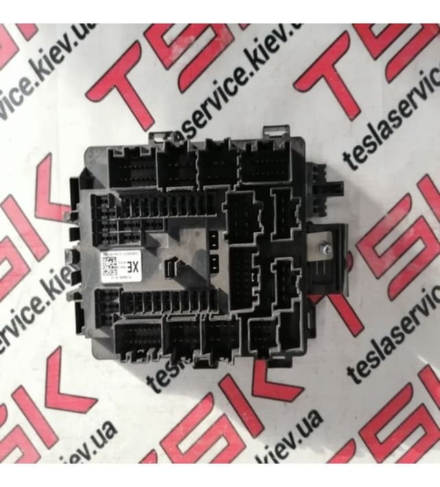Блок предохранителей EFUSE, Tesla Model X (OEM 1094409-01-E)
