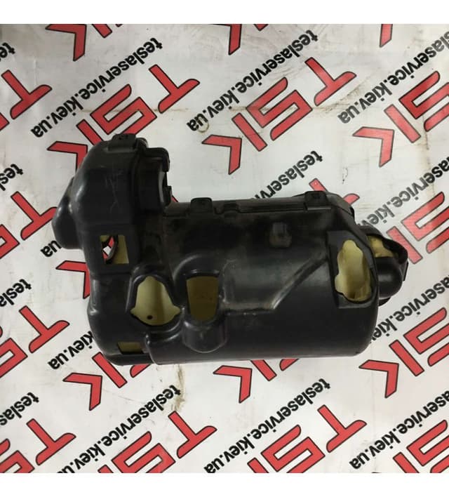 Кожух компрессора кондиционера, Tesla Model S (OEM 1102155-00-C)