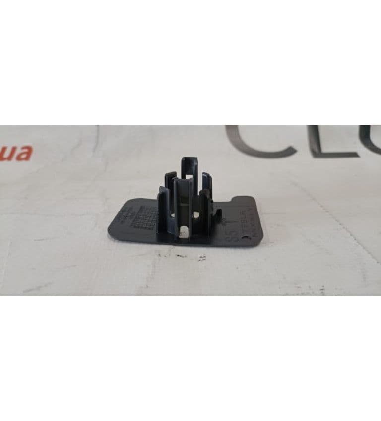 Кронштейн парктроника переднего бампера S5, Tesla Model Y (OEM 1493757-00-A)