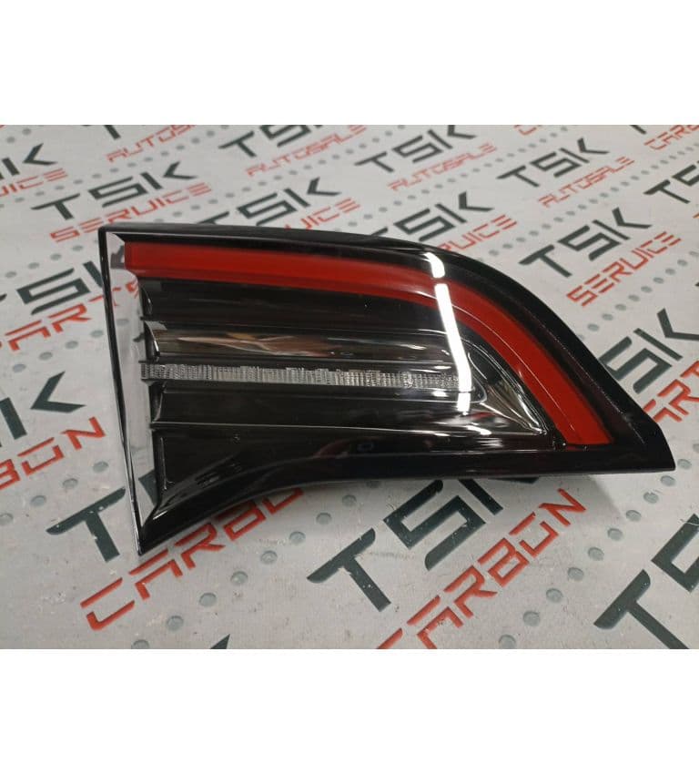 Фонарь крышки багажника правий GLOBAL{M3/MY}2021-, Tesla Model Y (OEM 1502089-00-B)