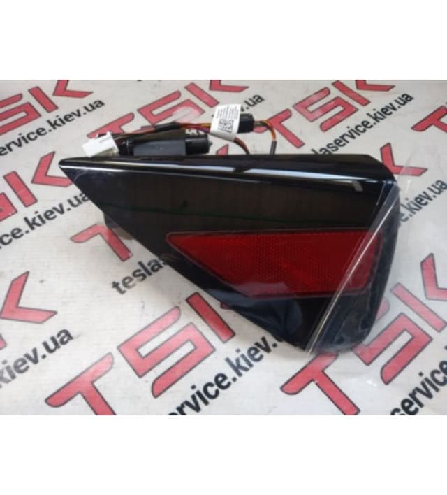 Лючок порта зарядки Мodel 3 EUR {M3_MY}, Tesla Model Y (OEM 1505514-00-D)