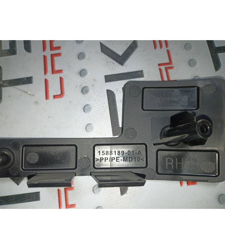 Кронштейн правый бампера, Tesla Model X (OEM 1588189-01-A)