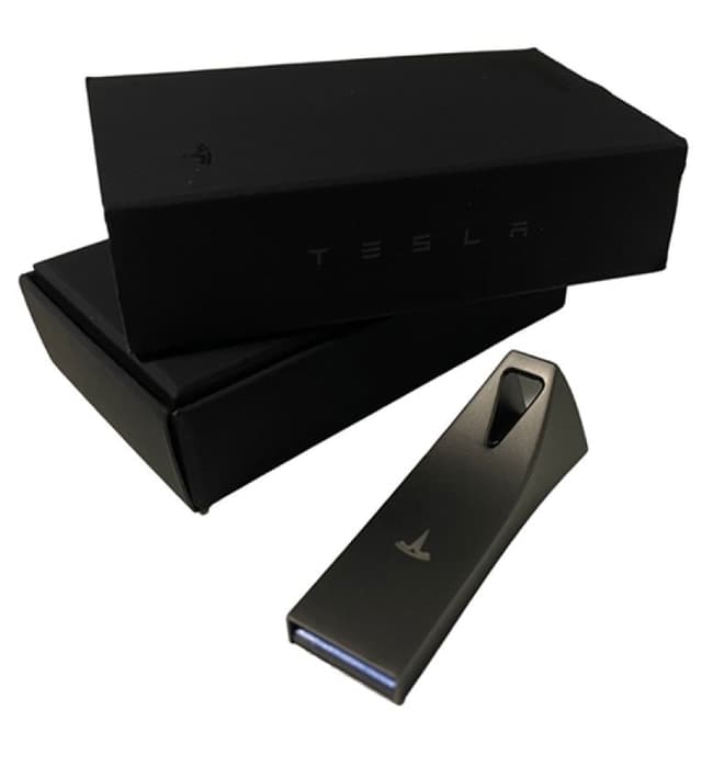 Флеш карта USB 128 GB, Tesla Model S (OEM 1628188-00-A)