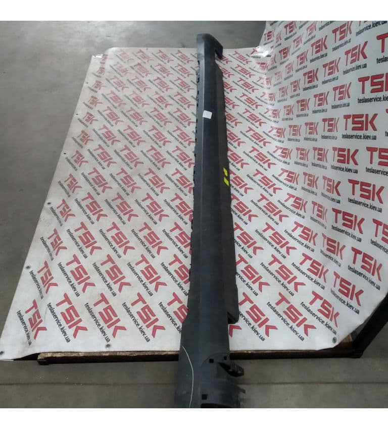 Накладка порога правая, Tesla Model S (OEM 6005875-00-J)